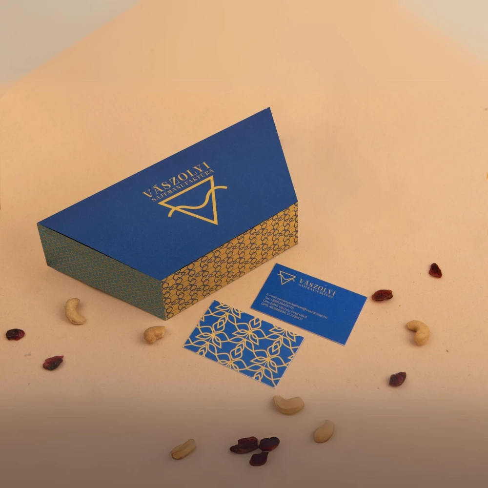 custom triangle boxes