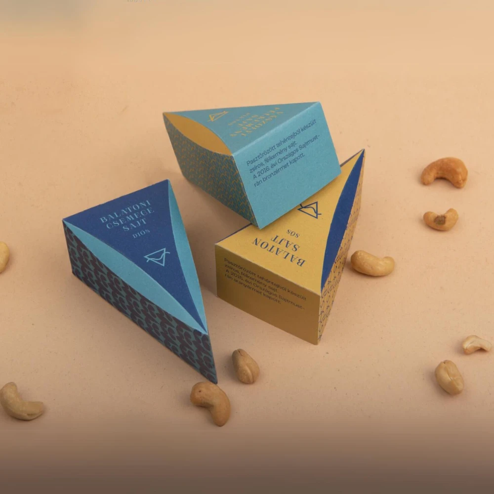 personalized triangle boxes